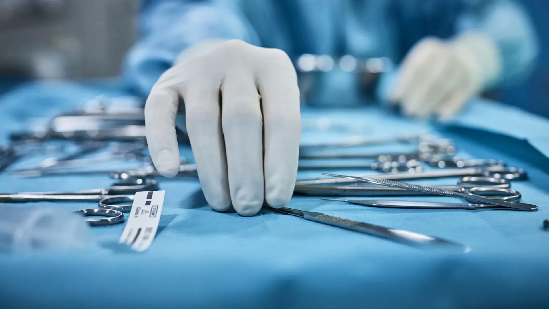 Rostfreie chirurgische instrumente im operationssaal