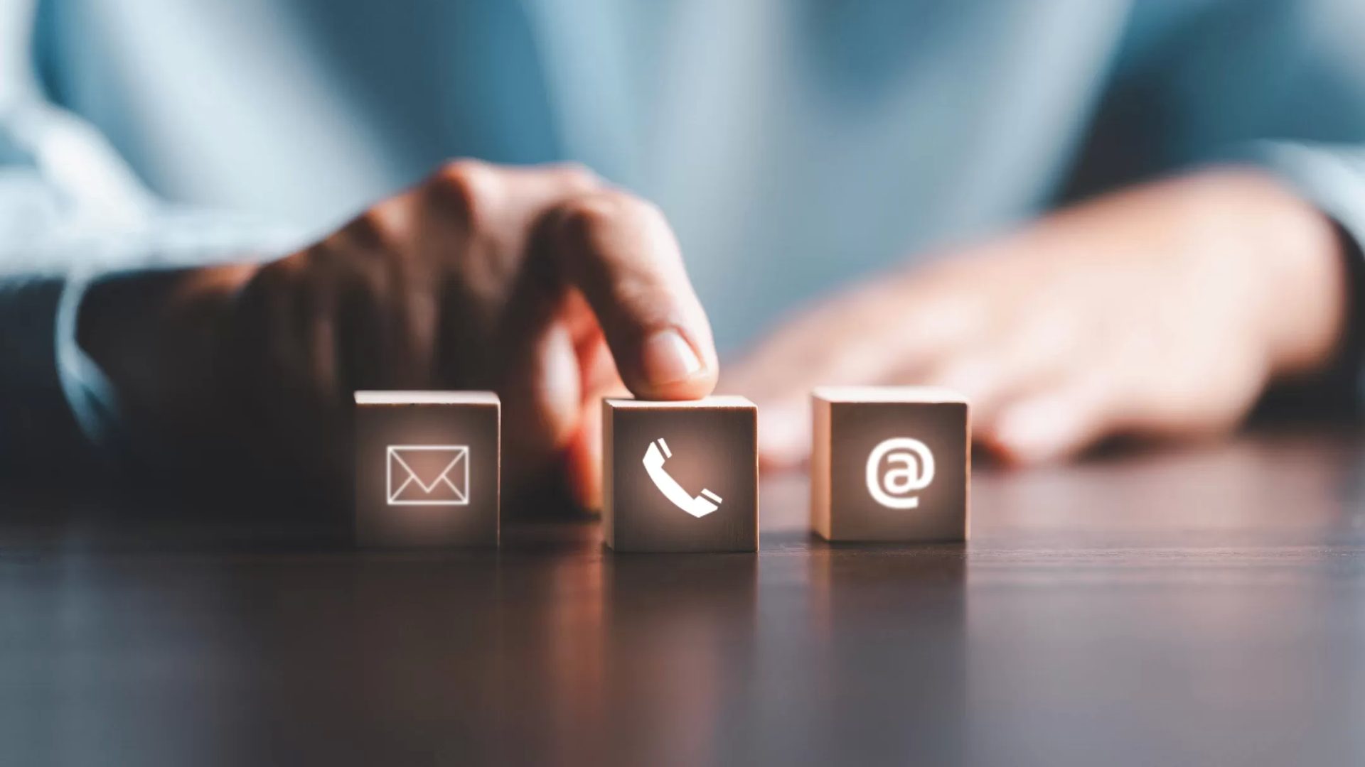 Kontaktaufnahme post email telefon