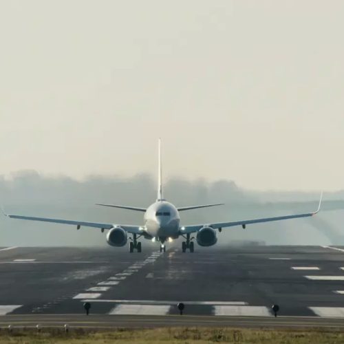 Rostfreier stahl flugzeug startbahn landung